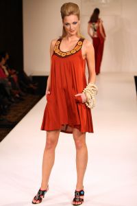 15-03-2009 SHOWBIZZ; SHEILA DE VRIES GEEFT IEDEREEN HET ULTIEME ZOMERGEVOEL MEE. In het Amsterdam Hilton hotel was het weer een middagje zomer met als zonnetje de mode van Sheila de Vries.
foto: Albert den Iseger.