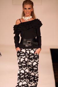 15-03-2009 SHOWBIZZ; SHEILA DE VRIES GEEFT IEDEREEN HET ULTIEME ZOMERGEVOEL MEE. In het Amsterdam Hilton hotel was het weer een middagje zomer met als zonnetje de mode van Sheila de Vries.
foto: Albert den Iseger.