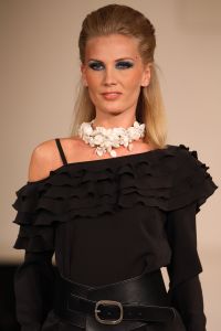 15-03-2009 SHOWBIZZ; SHEILA DE VRIES GEEFT IEDEREEN HET ULTIEME ZOMERGEVOEL MEE. In het Amsterdam Hilton hotel was het weer een middagje zomer met als zonnetje de mode van Sheila de Vries.
foto: Albert den Iseger.