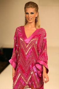 15-03-2009 SHOWBIZZ; SHEILA DE VRIES GEEFT IEDEREEN HET ULTIEME ZOMERGEVOEL MEE. In het Amsterdam Hilton hotel was het weer een middagje zomer met als zonnetje de mode van Sheila de Vries.
foto: Albert den Iseger.