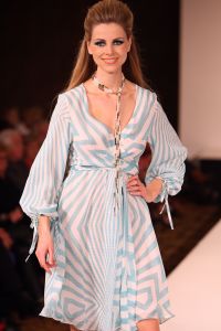 15-03-2009 SHOWBIZZ; SHEILA DE VRIES GEEFT IEDEREEN HET ULTIEME ZOMERGEVOEL MEE. In het Amsterdam Hilton hotel was het weer een middagje zomer met als zonnetje de mode van Sheila de Vries.
foto: Albert den Iseger.