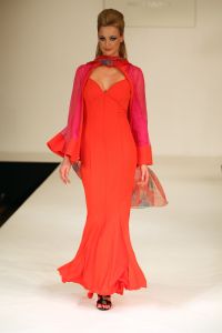 15-03-2009 SHOWBIZZ; SHEILA DE VRIES GEEFT IEDEREEN HET ULTIEME ZOMERGEVOEL MEE. In het Amsterdam Hilton hotel was het weer een middagje zomer met als zonnetje de mode van Sheila de Vries.
foto: Albert den Iseger.