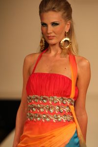 15-03-2009 SHOWBIZZ; SHEILA DE VRIES GEEFT IEDEREEN HET ULTIEME ZOMERGEVOEL MEE. In het Amsterdam Hilton hotel was het weer een middagje zomer met als zonnetje de mode van Sheila de Vries.
foto: Albert den Iseger.