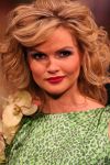 04-03-2009 SHOWBIZZ; JOS VAN RAAK GEEFT DE VOORJAARSMODE 2009 MODE EEN KLEURTJE. Meer dan 600 bezoekers zagen een fleurige en kleurige modeshow rechtstreeks uit de winkels van Jos van Raak uit Amsterdam. Bekenden kopjes sierden de roze catwalk namelijk Tooske Ragas- Georgina Verbaan - Lieke van Lexmond en Irene van der Laar waren deze avond de mannequins van Jos van Raak en brachten de mode op een sierlijke wijze aan de grote schare fans van Jos van Raak zijn mode.
foto: Albert den Iseger