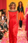 04-03-2009 SHOWBIZZ; JOS VAN RAAK GEEFT DE VOORJAARSMODE 2009 MODE EEN KLEURTJE. Meer dan 600 bezoekers zagen een fleurige en kleurige modeshow rechtstreeks uit de winkels van Jos van Raak uit Amsterdam. Bekenden kopjes sierden de roze catwalk namelijk Tooske Ragas- Georgina Verbaan - Lieke van Lexmond en Irene van der Laar waren deze avond de mannequins van Jos van Raak en brachten de mode op een sierlijke wijze aan de grote schare fans van Jos van Raak zijn mode.
foto: Albert den Iseger