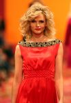 04-03-2009 SHOWBIZZ; JOS VAN RAAK GEEFT DE VOORJAARSMODE 2009 MODE EEN KLEURTJE. Meer dan 600 bezoekers zagen een fleurige en kleurige modeshow rechtstreeks uit de winkels van Jos van Raak uit Amsterdam. Bekenden kopjes sierden de roze catwalk namelijk Tooske Ragas- Georgina Verbaan - Lieke van Lexmond en Irene van der Laar waren deze avond de mannequins van Jos van Raak en brachten de mode op een sierlijke wijze aan de grote schare fans van Jos van Raak zijn mode.
foto: Albert den Iseger