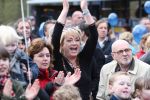 01-04-2009 SHOWBIZZ; 1000 PRIVE LEZERS HADDEN VEEL PLEZIER IN PRETPARK DE EFTELING. Afgelopen zondag organiseerde Princess een dagje uit in de Efteling. Meer dan 1000 Prive lezers waren ook uitgenodigd om een dagje te genieten van de meest spannende attracties van de Efteling. Gastheer Aad Ouborg had in totaal meer dan 19000 mensen uitgenodigd om te gaan genieten van alle plezier wat de Efteling te bieden heeft voor jong en oud. Het zonnetje scheen en het was prachtig weer om samen met talloze BNers op de foto te gaan. De wachttijden waren soms te lang bij de attracties maar je hoorde er niemand over klagen. De meeste mensen gingen naar huis met een foto van een van de BNers en dat alleen al maakte hun dag tot een onvergetelijke.
foto: Albert den Iseger.