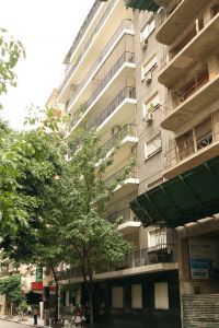 03-03-2009 NIEUWS: OUDERS VAN MAXIMA ZORREQUIETA WONEN IN BUENES AIRES. Al vele jaren is bekend dat de ouders van Maxima wonen in Buenes Aires en wel boven een super markt. Nou dat is dus niet waar hun flat is naast een super markt gelegen .Hun wonen is een super deluxe flat naast de supermarkt. 
foto: Albert den Iseger.