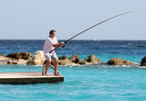 04-03-2010 SHOWBIZZ; FRANS BAUER SLOEG ZEEMEERMIN AAN DE HAAK IN CURACAO. tijdens de opname voorhet programma Banana split sloeg Frans aan het vissen in het azuur blauwe water. Na een half uurtje was het raak, Frans had beet, en hoe. U ziet het allemaal in een nieuwe serie van Bananasplit.
foto: Albert den Iseger.