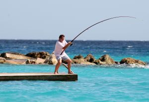 04-03-2010 SHOWBIZZ; FRANS BAUER SLOEG ZEEMEERMIN AAN DE HAAK IN CURACAO. tijdens de opname voorhet programma Banana split sloeg Frans aan het vissen in het azuur blauwe water. Na een half uurtje was het raak, Frans had beet, en hoe. U ziet het allemaal in een nieuwe serie van Bananasplit.
foto: Albert den Iseger.