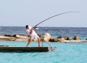 04-03-2010 SHOWBIZZ; FRANS BAUER SLOEG ZEEMEERMIN AAN DE HAAK IN CURACAO. tijdens de opname voorhet programma Banana split sloeg Frans aan het vissen in het azuur blauwe water. Na een half uurtje was het raak, Frans had beet, en hoe. U ziet het allemaal in een nieuwe serie van Bananasplit.
foto: Albert den Iseger.