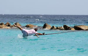 04-03-2010 SHOWBIZZ; FRANS BAUER SLOEG ZEEMEERMIN AAN DE HAAK IN CURACAO. tijdens de opname voorhet programma Banana split sloeg Frans aan het vissen in het azuur blauwe water. Na een half uurtje was het raak, Frans had beet, en hoe. U ziet het allemaal in een nieuwe serie van Bananasplit.
foto: Albert den Iseger.