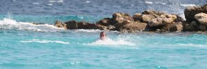 04-03-2010 SHOWBIZZ; FRANS BAUER SLOEG ZEEMEERMIN AAN DE HAAK IN CURACAO. tijdens de opname voorhet programma Banana split sloeg Frans aan het vissen in het azuur blauwe water. Na een half uurtje was het raak, Frans had beet, en hoe. U ziet het allemaal in een nieuwe serie van Bananasplit.
foto: Albert den Iseger.