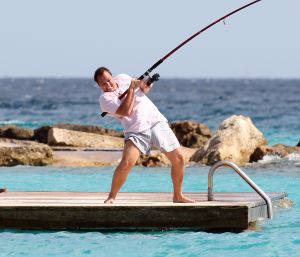 04-03-2010 SHOWBIZZ; FRANS BAUER SLOEG ZEEMEERMIN AAN DE HAAK IN CURACAO. tijdens de opname voorhet programma Banana split sloeg Frans aan het vissen in het azuur blauwe water. Na een half uurtje was het raak, Frans had beet, en hoe. U ziet het allemaal in een nieuwe serie van Bananasplit.
foto: Albert den Iseger.
