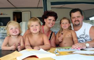 27-03-2010 SHOWBIZZ; FRANS DUIJTS IS HOT EN KRIJGT EIGEN REAL LIFE SOAP. Vanaf zondag 28 Maart RTL 4 van 20.00 tot 21.00 uur kunt op TV gaan genieten van Frans Duijts zijn vrouw en 3 dochters Wilhelmina_Alicia en Yolanda. Een real life show waarin u kennis gaat maken met Frans zijn familie, zijn werk en het leven als de artiest Frans met al zijn voor en nadelen. Het sloopbedrijf in Tiel en de pas genoten wintersport vakantie. 
foto: Albert den Iseger.
