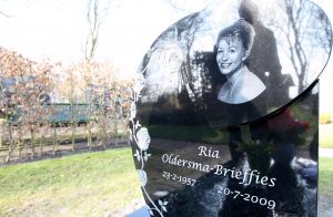 04-03-2010 SHOWBIZZ; MONUMENT GEPLAATST VOOR RIA BRIEFFIES.Het monument is geplaatst op de verjaardag van Ria. Op 23 Februari was Ria jarig. Ria overleed tengevolge van kanker op 20 Juli 2009.
foto; Albert den Iseger.