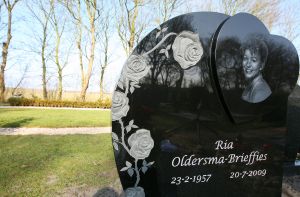04-03-2010 SHOWBIZZ; MONUMENT GEPLAATST VOOR RIA BRIEFFIES.Het monument is geplaatst op de verjaardag van Ria. Op 23 Februari was Ria jarig. Ria overleed tengevolge van kanker op 20 Juli 2009.
foto; Albert den Iseger.