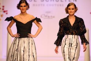 01-03-2010 SHOWBIZZ; HAUTE COUTURE SHOW VOORJAAR 2010 \