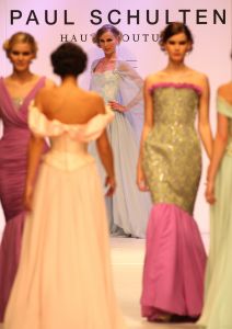 01-03-2010 SHOWBIZZ; HAUTE COUTURE SHOW VOORJAAR 2010 \