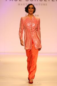 01-03-2010 SHOWBIZZ; HAUTE COUTURE SHOW VOORJAAR 2010 \