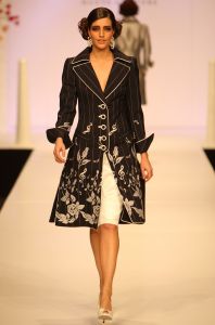 01-03-2010 SHOWBIZZ; HAUTE COUTURE SHOW VOORJAAR 2010 \