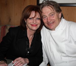 31-03-2010 SHOWBIZZ; FEESTJE IN RESTAURANT FABELS IN BERGEN WAS THUISKOMEN VOOR VELE BEKENDEN. Vele bekenden uit de schrijvers en artiesten wereld troffen elkaar bij een feestje voor het goede doel in Restaurant Fabels in het Noord Hollandse Bergen. Topper Gerard Joling vierde een thuisfeestje want Fabels is voor hem a place to be. 
foto: Albert den Iseger.