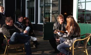 25-03-2010 SHOWBIZZ; PIET VEERMAN EN KLEINDOCHTER MELANIE JONK GAAN MOOIE MUZIEK SAMEN MAKEN.Een eerste optreden in het Volendamse was een daverend succes en Melanie mag dan ook gezien worden als een nieuw talent uit het Volendamse. Opa Piet Veerman is druk bezig om Melanie de fijne kneepjes van het vak te leren en het zal niet lang duren voordat heel Nederland kan gaan genieten van de heerlijke muziek van Melanie.
foto: Albert den Iseger