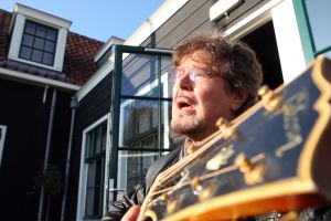 25-03-2010 SHOWBIZZ; PIET VEERMAN EN KLEINDOCHTER MELANIE JONK GAAN MOOIE MUZIEK SAMEN MAKEN.Een eerste optreden in het Volendamse was een daverend succes en Melanie mag dan ook gezien worden als een nieuw talent uit het Volendamse. Opa Piet Veerman is druk bezig om Melanie de fijne kneepjes van het vak te leren en het zal niet lang duren voordat heel Nederland kan gaan genieten van de heerlijke muziek van Melanie.
foto: Albert den Iseger