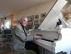 26-03-2011 SHOWBIZZ; AD VAN DER GEIN WORD 18 MEI A.S. 89 JAAR OUD. De oprichter van het Cocktail Trio dat vele hits scoorde in Nederland word binnenkort 89 jaar oud en speelt nog elke dag piano. Ook treed hij nog regelmatig op met het Cocktail Trio maar met een andere bezetting daar Carel Alberts en Tony More inmiddels zijn overleden. Ad van der Gein schreef vele bekende hits oa. voor Ria Valk en Willeke Alberti. 
foto: Albert den Iseger