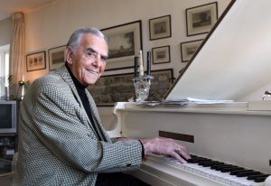 26-03-2011 SHOWBIZZ; AD VAN DER GEIN WORD 18 MEI A.S. 89 JAAR OUD. De oprichter van het Cocktail Trio dat vele hits scoorde in Nederland word binnenkort 89 jaar oud en speelt nog elke dag piano. Ook treed hij nog regelmatig op met het Cocktail Trio maar met een andere bezetting daar Carel Alberts en Tony More inmiddels zijn overleden. Ad van der Gein schreef vele bekende hits oa. voor Ria Valk en Willeke Alberti. 
foto: Albert den Iseger
