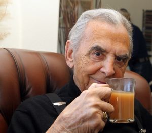 26-03-2011 SHOWBIZZ; AD VAN DER GEIN WORD 18 MEI A.S. 89 JAAR OUD. De oprichter van het Cocktail Trio dat vele hits scoorde in Nederland word binnenkort 89 jaar oud en speelt nog elke dag piano. Ook treed hij nog regelmatig op met het Cocktail Trio maar met een andere bezetting daar Carel Alberts en Tony More inmiddels zijn overleden. Ad van der Gein schreef vele bekende hits oa. voor Ria Valk en Willeke Alberti. 
foto: Albert den Iseger