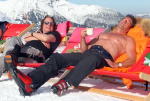 01-04-2011 SHOWBIZZ; STERREN VIEREN WINTERSPORTVAKANTIE IN LERMOOS TE OOSTENRIJK. Frans Bauer_ Sieneke_De Gebroeders Ko_Gerard Joling_Frans Duijts_Rene Schuurmans_Grad Damen_Jannes_Alex en Marianne Weber hadden meer dan plezier in het prachtige Lermoos. De Tros nam daar het programma TROS muziekfeest in de sneeuw op. Wat vrijdag  1 April word uitgezonden.
foto: Albert den Iseger.