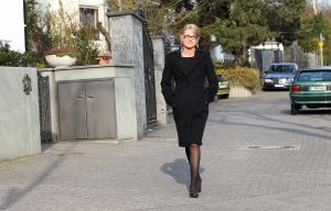 02-03-2011 SHOWBIZZ; HEIDY LOEFF-KRAUSCH HAALT UIT NAAR BOER RICHARD. Een verhaal van Hoe boer zoekt vrouw voor haar een zeer slechte soap werd. Yvonne Hoebe was op visite bij Heidy in Frankfurt en luisterde naar een zeer intelligente dame met de naam Heidy.
foto: Albert den Iseger
