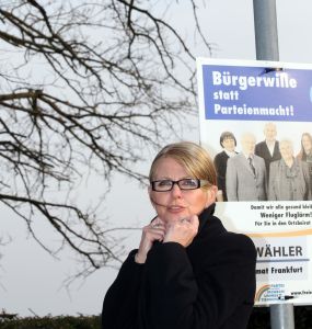 02-03-2011 SHOWBIZZ; HEIDY LOEFF-KRAUSCH HAALT UIT NAAR BOER RICHARD. Een verhaal van Hoe boer zoekt vrouw voor haar een zeer slechte soap werd. Yvonne Hoebe was op visite bij Heidy in Frankfurt en luisterde naar een zeer intelligente dame met de naam Heidy.
foto: Albert den Iseger