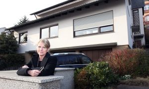 02-03-2011 SHOWBIZZ; HEIDY LOEFF-KRAUSCH HAALT UIT NAAR BOER RICHARD. Een verhaal van Hoe boer zoekt vrouw voor haar een zeer slechte soap werd. Yvonne Hoebe was op visite bij Heidy in Frankfurt en luisterde naar een zeer intelligente dame met de naam Heidy.
foto: Albert den Iseger