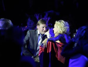09-03-2011 SHOWBIZZ; MARISKA VAN KOLCK VERWERKT SCHEIDING MET PLEZIER. Misschien een nieuwe relatie voor Mariska van Kolck. Edgar Peer is nu haar steun en toeverlaat. Deze week onthullende foto s van het paar op een feestje in Groningen waar het paar niet van elkaar af kon blijven in weekblad Prive. Barbara Plugge ook ooggetuige van het prille geluk schreef een warm verhaal over Edgar en Mariska.
foto: Albert den Iseger