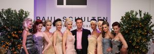 07-03-2011 SHOWBIZZ; PAUL SCHULTEN SHOWT VOORJAAR EN ZOMERMODE 2011. Zij  show LOVE IN PORTOFINO  was weer een echte mode knaller. Zijn modeshow laat zich het best omschrijven als een cruise, vertrekkend uit Amsterdam via Parijs naar Zuid Frankrijk waar je weer op stapt naar een tripje naar het Afrikaanse Tanger. Ongekende mooie combinaties van linnen,katoen,zijde,brokaat en chiffon. Kleuren zijn er in zwart-wit, Marine blauw en lichtblauw met Ecru en roze. De meer dan 400 gasten genoten weer in het Amsterdamse Okura van een heel middagje mode smullen.
foto: Albert den Iseger.