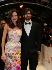 19-03-2013 SHOWBIZZ; NAJIB AMHALI IS VALENTINO IN NIEUWE NEDERLANDSE FAMILIE FILM. 
Valentino 39 jaar is een succesvolle Italiaanse Maserati-verkoper en heeft een relatie met Monique, de dochter van zijn baas. Hij staat op het punt promotie te maken en met zijn grote liefde te trouwen. Maar Valentino heeft een probleem; hij is namelijk geen Italiaan. Als zijn vader een hartaanval krijgt, doet hij een emotioneel beroep op zijn zoon. Valentino stemt in, maar al snel dreigt zijn promotie tot directeur hierdoor volledig in het water te vallen. En erger nog; door alle smoezen begint Monique te twijfelen aan zijn liefde. Om de vrouw van zijn dromen te behouden, zal Valentino zijn Italiaanse masker af moeten zetten. Wij waren bij de premiere in  PaltheTuschinski te Amsterdam en zagen een aantal BN ers de rode loper betreden.
Foto: Albert den Iseger.