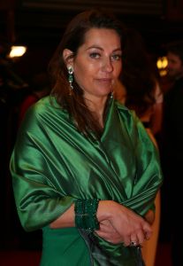 19-03-2013 SHOWBIZZ; NAJIB AMHALI IS VALENTINO IN NIEUWE NEDERLANDSE FAMILIE FILM. 
Valentino 39 jaar is een succesvolle Italiaanse Maserati-verkoper en heeft een relatie met Monique, de dochter van zijn baas. Hij staat op het punt promotie te maken en met zijn grote liefde te trouwen. Maar Valentino heeft een probleem; hij is namelijk geen Italiaan. Als zijn vader een hartaanval krijgt, doet hij een emotioneel beroep op zijn zoon. Valentino stemt in, maar al snel dreigt zijn promotie tot directeur hierdoor volledig in het water te vallen. En erger nog; door alle smoezen begint Monique te twijfelen aan zijn liefde. Om de vrouw van zijn dromen te behouden, zal Valentino zijn Italiaanse masker af moeten zetten. Wij waren bij de premiere in  PaltheTuschinski te Amsterdam en zagen een aantal BN ers de rode loper betreden.
Foto: Albert den Iseger.