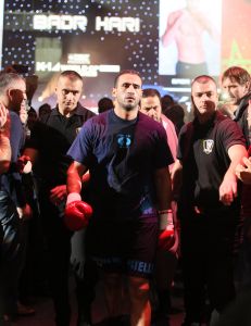 20-03-2013 SPORT; BADR HARI VOOR HET EERST WEER IN DE RING BIJ K-1 GEVECHT IN ZAGREB. Na een korte periode van veel trainen stond Badr Hari weer in de ring in de ARENA van Zagreb. Estelle-Maxime en Joelle waren mee om Badr toe te juichen. Helaas liep Badr in de eerste ronde een heftige  blessure op zodat hij niet verder kon naar de eventuele finale plaats.
foto: Albert den Iseger.