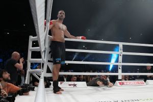 20-03-2013 SPORT; BADR HARI VOOR HET EERST WEER IN DE RING BIJ K-1 GEVECHT IN ZAGREB. Na een korte periode van veel trainen stond Badr Hari weer in de ring in de ARENA van Zagreb. Estelle-Maxime en Joelle waren mee om Badr toe te juichen. Helaas liep Badr in de eerste ronde een heftige  blessure op zodat hij niet verder kon naar de eventuele finale plaats.
foto: Albert den Iseger.