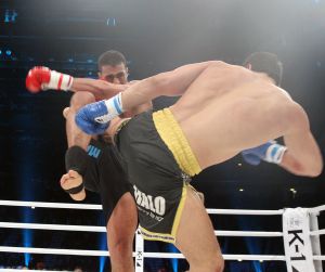 20-03-2013 SPORT; BADR HARI VOOR HET EERST WEER IN DE RING BIJ K-1 GEVECHT IN ZAGREB. Na een korte periode van veel trainen stond Badr Hari weer in de ring in de ARENA van Zagreb. Estelle-Maxime en Joelle waren mee om Badr toe te juichen. Helaas liep Badr in de eerste ronde een heftige  blessure op zodat hij niet verder kon naar de eventuele finale plaats.
foto: Albert den Iseger.