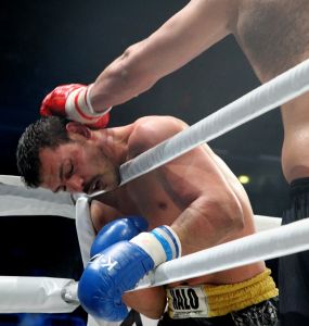 20-03-2013 SPORT; BADR HARI VOOR HET EERST WEER IN DE RING BIJ K-1 GEVECHT IN ZAGREB. Na een korte periode van veel trainen stond Badr Hari weer in de ring in de ARENA van Zagreb. Estelle-Maxime en Joelle waren mee om Badr toe te juichen. Helaas liep Badr in de eerste ronde een heftige  blessure op zodat hij niet verder kon naar de eventuele finale plaats.
foto: Albert den Iseger.