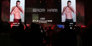 20-03-2013 SPORT; BADR HARI VOOR HET EERST WEER IN DE RING BIJ K-1 GEVECHT IN ZAGREB. Na een korte periode van veel trainen stond Badr Hari weer in de ring in de ARENA van Zagreb. Estelle-Maxime en Joelle waren mee om Badr toe te juichen. Helaas liep Badr in de eerste ronde een heftige  blessure op zodat hij niet verder kon naar de eventuele finale plaats.
foto: Albert den Iseger.