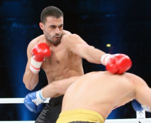 20-03-2013 SPORT; BADR HARI VOOR HET EERST WEER IN DE RING BIJ K-1 GEVECHT IN ZAGREB. Na een korte periode van veel trainen stond Badr Hari weer in de ring in de ARENA van Zagreb. Estelle-Maxime en Joelle waren mee om Badr toe te juichen. Helaas liep Badr in de eerste ronde een heftige  blessure op zodat hij niet verder kon naar de eventuele finale plaats.
foto: Albert den Iseger.