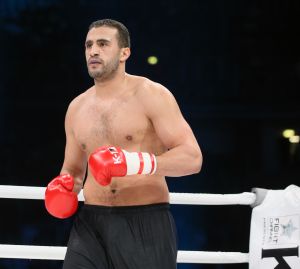 20-03-2013 SPORT; BADR HARI VOOR HET EERST WEER IN DE RING BIJ K-1 GEVECHT IN ZAGREB. Na een korte periode van veel trainen stond Badr Hari weer in de ring in de ARENA van Zagreb. Estelle-Maxime en Joelle waren mee om Badr toe te juichen. Helaas liep Badr in de eerste ronde een heftige  blessure op zodat hij niet verder kon naar de eventuele finale plaats.
foto: Albert den Iseger.