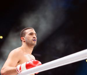 20-03-2013 SPORT; BADR HARI VOOR HET EERST WEER IN DE RING BIJ K-1 GEVECHT IN ZAGREB. Na een korte periode van veel trainen stond Badr Hari weer in de ring in de ARENA van Zagreb. Estelle-Maxime en Joelle waren mee om Badr toe te juichen. Helaas liep Badr in de eerste ronde een heftige  blessure op zodat hij niet verder kon naar de eventuele finale plaats.
foto: Albert den Iseger.
