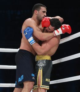 20-03-2013 SPORT; BADR HARI VOOR HET EERST WEER IN DE RING BIJ K-1 GEVECHT IN ZAGREB. Na een korte periode van veel trainen stond Badr Hari weer in de ring in de ARENA van Zagreb. Estelle-Maxime en Joelle waren mee om Badr toe te juichen. Helaas liep Badr in de eerste ronde een heftige  blessure op zodat hij niet verder kon naar de eventuele finale plaats.
foto: Albert den Iseger.
