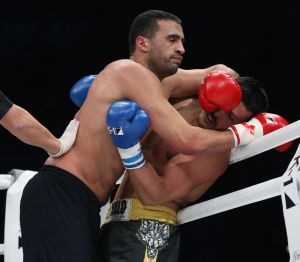 20-03-2013 SPORT; BADR HARI VOOR HET EERST WEER IN DE RING BIJ K-1 GEVECHT IN ZAGREB. Na een korte periode van veel trainen stond Badr Hari weer in de ring in de ARENA van Zagreb. Estelle-Maxime en Joelle waren mee om Badr toe te juichen. Helaas liep Badr in de eerste ronde een heftige  blessure op zodat hij niet verder kon naar de eventuele finale plaats.
foto: Albert den Iseger.