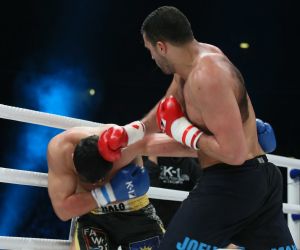 20-03-2013 SPORT; BADR HARI VOOR HET EERST WEER IN DE RING BIJ K-1 GEVECHT IN ZAGREB. Na een korte periode van veel trainen stond Badr Hari weer in de ring in de ARENA van Zagreb. Estelle-Maxime en Joelle waren mee om Badr toe te juichen. Helaas liep Badr in de eerste ronde een heftige  blessure op zodat hij niet verder kon naar de eventuele finale plaats.
foto: Albert den Iseger.